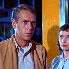 Steve McQueen e Aneta Corsaut in una scena di BLOB, FLUIDO MORTALE