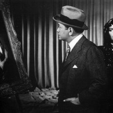 Joan Bennett e Edward G. Robinson in una scena de La donna del ritratto
