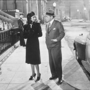Joan Bennett e Edward G. Robinson in una scena de La donna del ritratto