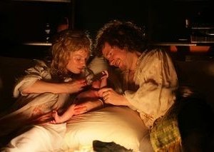 Eva Birthistle e Martin Freeman in una scena di Nightwatching