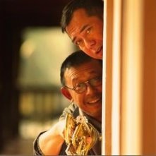 Jiang Wen e Anthony Wong Chau-Sang in una scena di The Sun Also Rises