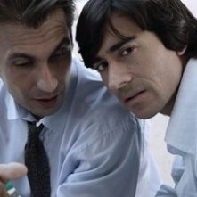 Luigi Lo Cascio e Fabrizio Gifuni in una scena de Il dolce e l'amaro