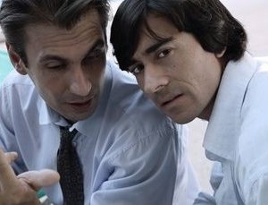 Luigi Lo Cascio e Fabrizio Gifuni in una scena de Il dolce e l'amaro