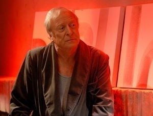 Michael Caine in una scena di Sleuth