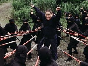 Takeshi Kitano in una scena di Glory to the Filmaker!
