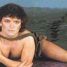 Cristiano Malgioglio in posa audace