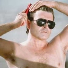 Cristiano Malgioglio si pettina