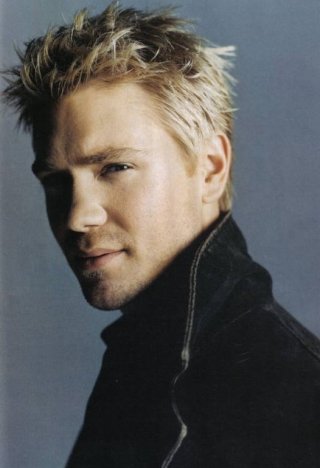 Un bel primo piano di Chad Michael Murray
