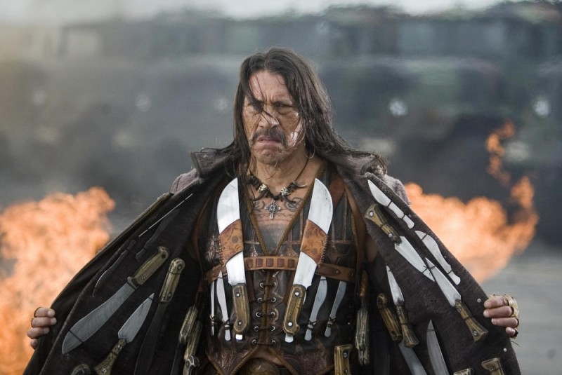 Danny Trejo in una scena del film Planet Terror, episodio del double feature  Grind House