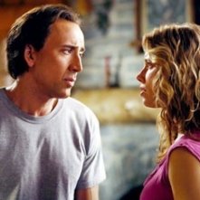 Nicolas Cage con Jessica Biel in una scena del film Next