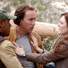 Nicolas Cage e Julianne Moore in una scena del film Next