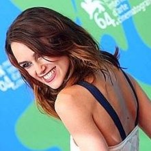 E' Keira Knightley, protagonista di Atonement, la prima diva a stregare Venezia 64.
