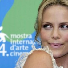 Venezia 2007 Una Splendida Charlize Theron Presenta In The Valley Of Elah 47016