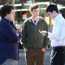 Jonah Hill con Michael Cera e Christopher Mintz-Plasse in una scena di SuxBad ??