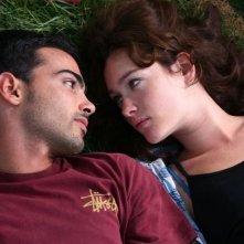 Primo Reggiani e Cristiana Capotondi in una scena del film Scrivilo sui muri