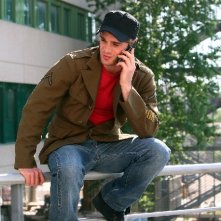 Primo Reggiani in una sequenza del film Scrivilo sui muri