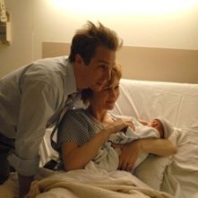 Vera Farmiga e Sam Rockwell in una scena di Joshua