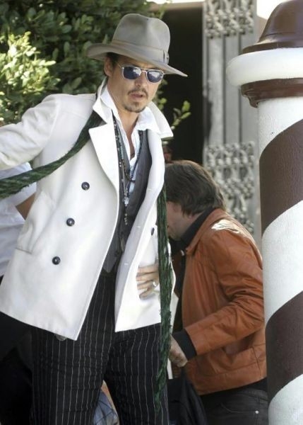 Johnny Depp Approda Al Lido Per Premiare L Amico Tim Burton 47264