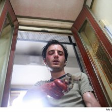 Nicolas Vaporidis in una sequenza drammatica di Cemento armato