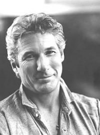 Un primo piano di Richard Gere