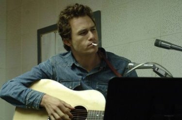 Heath Ledger in una scena di Io non sono qui, del 2007