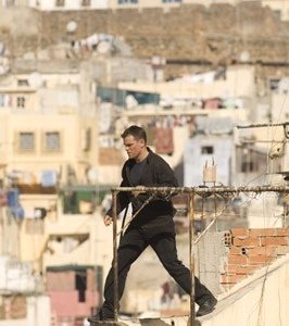 Matt Damon in una sequenza action del film The Bourne Ultimatum
