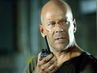 Bruce Willis, i fan non dimenticano la star di Die Hard nel giorno del suo compleanno