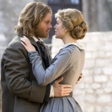 Michael Pitt e Keira Knightley in una scena del film Seta