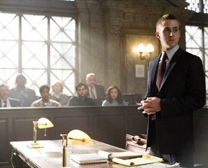 Ryan Gosling in una scena del film Fracture