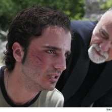 Nicolas Vaporidis e Giorgio Faletti in una scena del film Cemento armato