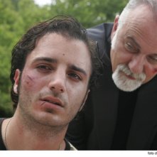 Confronto tra Nicolas Vaporidis e Giorgio Faletti in una scena del film Cemento armato