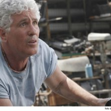 Ninetto Davoli in una scena del film Cemento armato