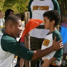 Cuba Gooding Jr e Spencir Bridges  in una scena del film Il campeggio dei papà