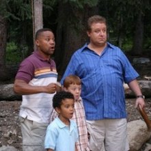 Dallin Boyce, Cuba Gooding Jr e Paul Rae in una scena del film Il campeggio dei papà