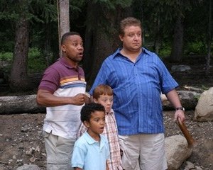 Dallin Boyce, Cuba Gooding Jr e Paul Rae in una scena del film Il campeggio dei papà