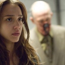 Jessica Alba in una scena della ghost-story The Eye