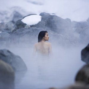 Sei Ashina in una suggestiva scena del film Seta