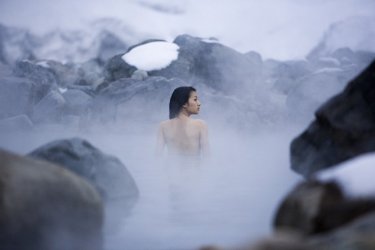 Sei Ashina in una suggestiva scena del film Seta