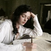 Anne Hathaway in una sequenza di Becoming Jane - il ritratto di una donna contro