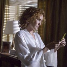 Lucrezia Lante della Rovere in una delle scene di SMS - sotto mentite spoglie