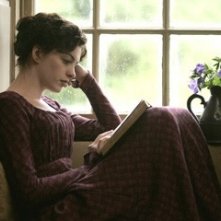 Una bella immagine di Anne Hathaway, protagonista di Becoming Jane - il ritratto di una donna contro