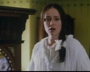 Gillian Anderson in una scena di A Cock and Bull Story