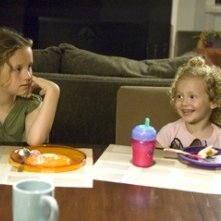 Iris e Maude Apatow in una scena di Molto incinta