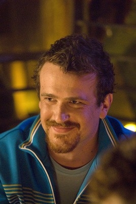 Jason Segel in una scena di Molto incinta