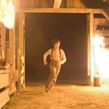 Logan Lerman in una scena di Quel treno per Yuma