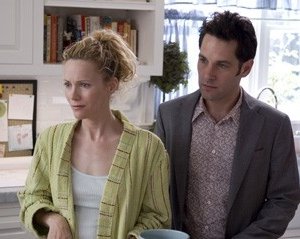 Paul Rudd con Leslie Mann in una scena di Molto incinta
