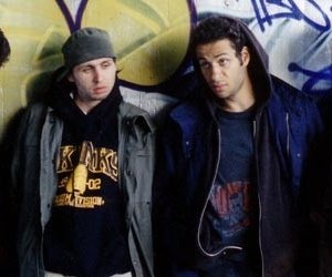 Elyas M'Barek (con la barba) in una scena di Wholetrain