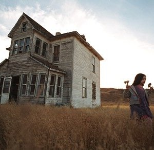 Jodelle Ferland in una sequenza di Tideland