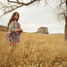 La piccola Jodelle Ferland in una scena di Tideland