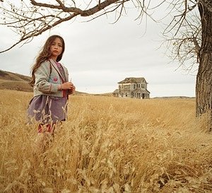 La piccola Jodelle Ferland in una scena di Tideland